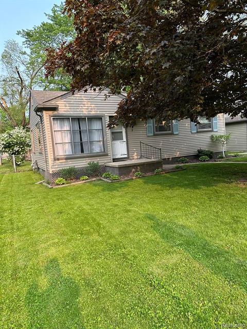 13819 Humphrey St, Southgate, MI 48195