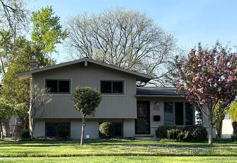 35802 Canyon Dr, Westland, MI 48186