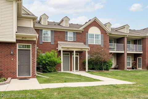 29659 Fox Run Cir, Warren, MI 48092