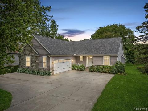 2617 Middlebelt Rd, West Bloomfield, MI 48324