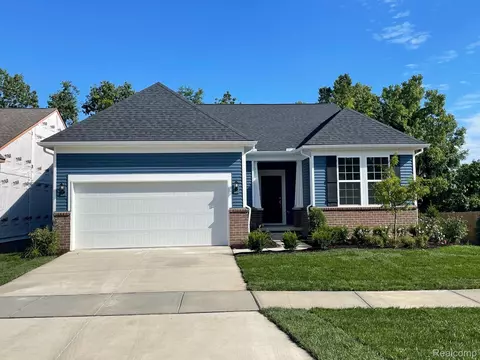 4625 Crestway Dr, Brighton, MI 48116