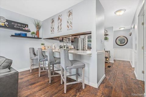 906 Ridge #124, Brighton, MI 48116