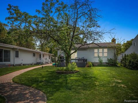 8876 Orrick St, Commerce Twp, MI 48382