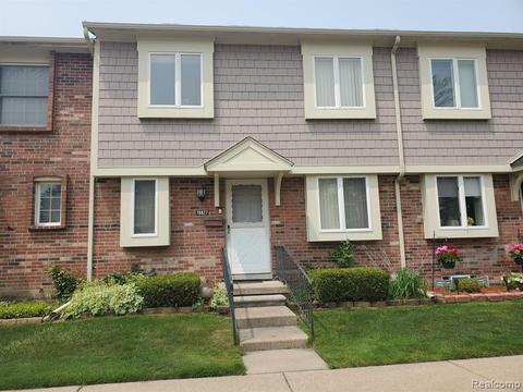 19827 Great Oaks Cir N, Clinton Township, MI 48036