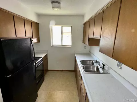 16461 E 10 Mile Rd #5A, Eastpointe, MI 48021