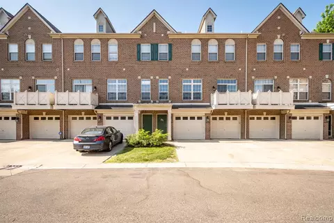 39832 Rockcrest Cir, Northville, MI 48168