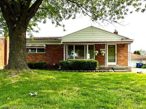 32740 Merritt Dr, Westland, MI 48185