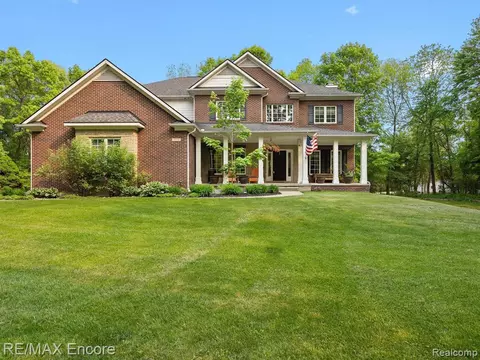 6076 Englewood Dr, Clarkston, MI 48346
