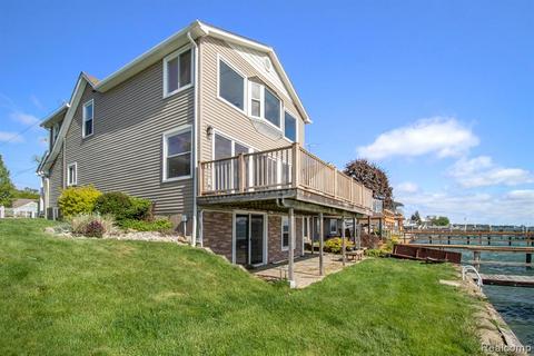 1613 Oakland St, St. Clair, MI 48079