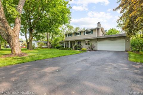 2557 Aspen Ln, Bloomfield Hills, MI 48302