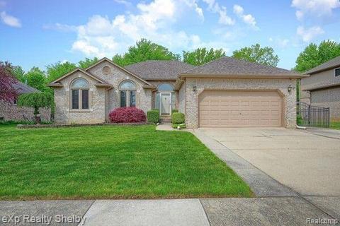 54447 Pine St, New Baltimore, MI 48047