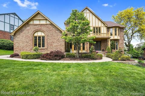 3058 Kenwood Dr, Rochester Hills, MI 48309