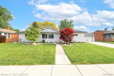 22225 E Price Dr, Clinton Township, MI 48035