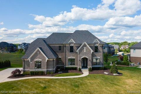 3753 Bridport Ln, Oakland, MI 48363