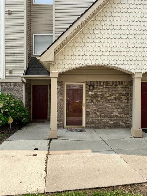 1386 Constance Dr, Pontiac, MI 48340