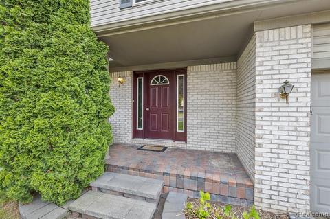 169 S Glaspie St, Oxford, MI 48371