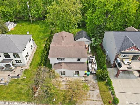 1369 E Lake Dr, Novi, MI 48377