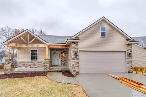 11478 Hidden Oaks Dr, Vienna, MI 48420