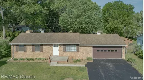 2335 Roselawn St, Wolverine Lake, MI 48390