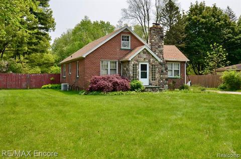 1300 Eason, Waterford, MI 48328