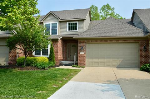 1212 Wind Chime Dr, Waterford, MI 48327