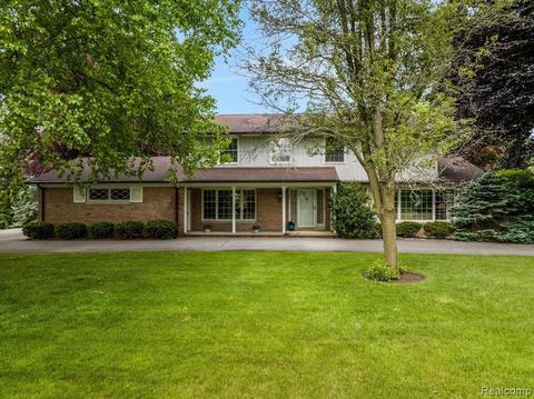 7140 Paterese Dr, Bloomfield Hills, MI 48301