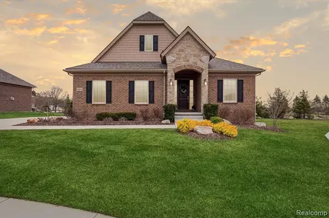 18814 Honey Tree Ln, Northville, MI 48168