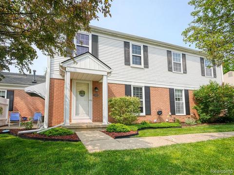 24403 Meadowbridge Dr, Clinton Township, MI 48035