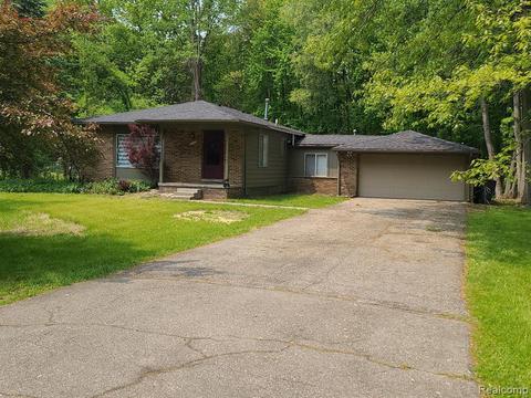 22379 Prosper Dr, Southfield, MI 48033