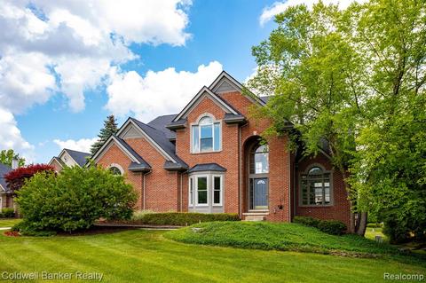 44102 Greenview Ln, Northville, MI 48168