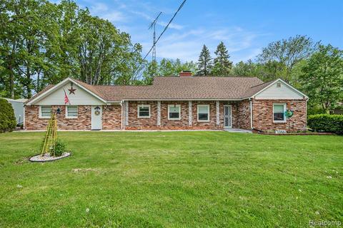 11701 Park Dr, Lennon, MI 48449