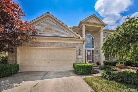 17940 Crystal River Dr, Macomb, MI 48042