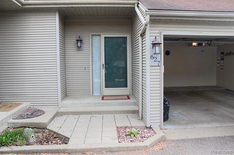 627 Ashley Cir, Rochester Hills, MI 48307