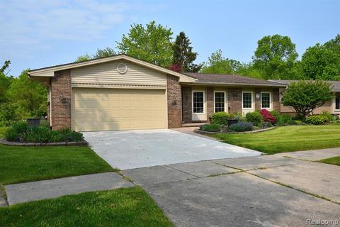6565 Emerald Lake Dr, Troy, MI 48085