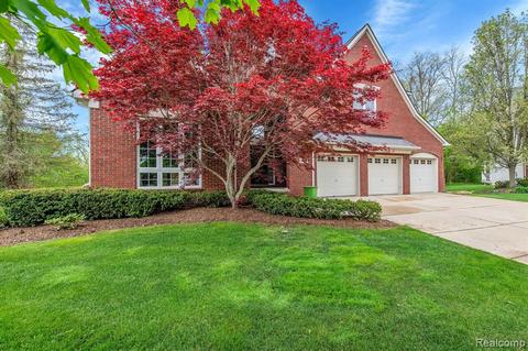 4854 White Tail Ct, Commerce Twp, MI 48382