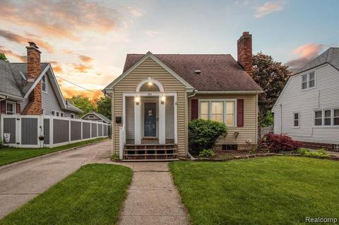 914 N Verlinden Ave, Lansing, MI 48915