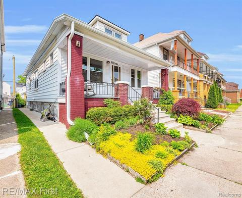 9531 Charest St, Hamtramck, MI 48212