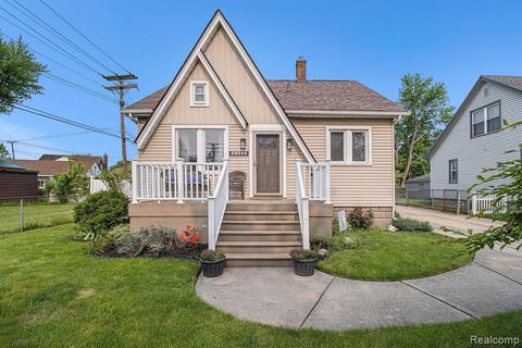 29344 Pinehurst St, Roseville, MI 48066