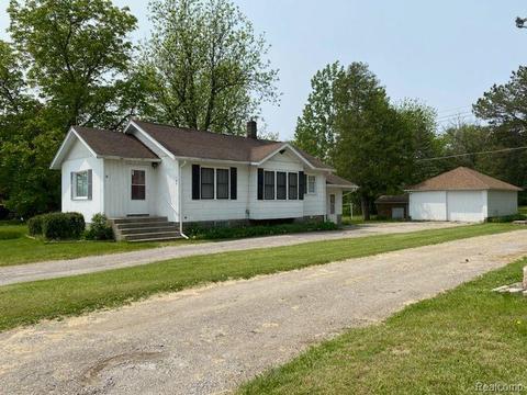 106 S Hooper St, Caro, MI 48723
