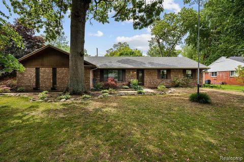1449 Tennyson Dr, Temperance, MI 48182