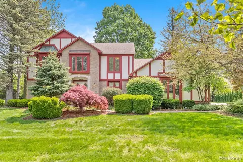 6490 Tanglewood Dr, Troy, MI 48098
