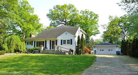 31705 Barton St, Garden City, MI 48135