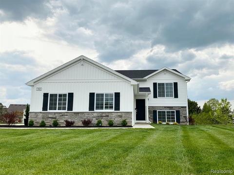 7018 Marigold Ct, Grand Blanc, MI 48439