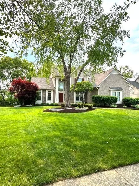 2854 Treyburn Ln, West Bloomfield, MI 48324