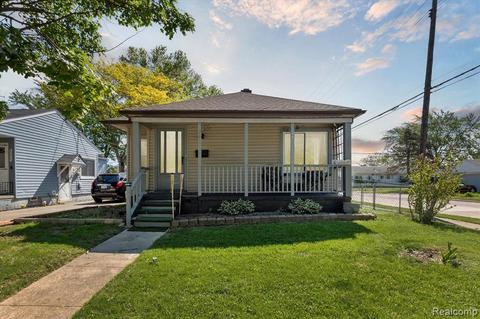 22402 Schroeder Ave, Eastpointe, MI 48021