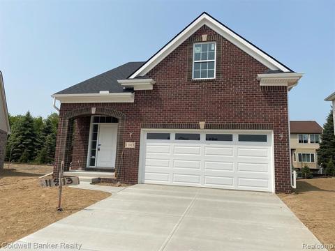 11813 Hines Place Dr, Livonia, MI 48150