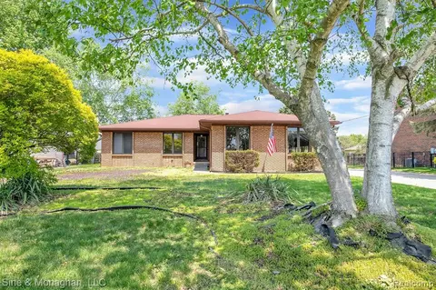 31709 N River Rd, Harrison Township, MI 48045