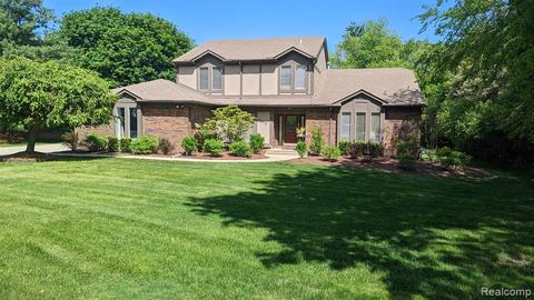 3475 Bloomcrest Dr, Bloomfield Hills, MI 48304