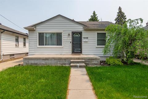 1099 20th St, Wyandotte, MI 48192