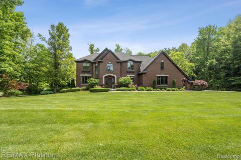 8130 Southshore Dr, Brighton, MI 48114